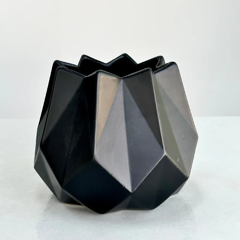 Vintage glass flower vase for nostalgia-Ceramic Black Geometric Shape Vase