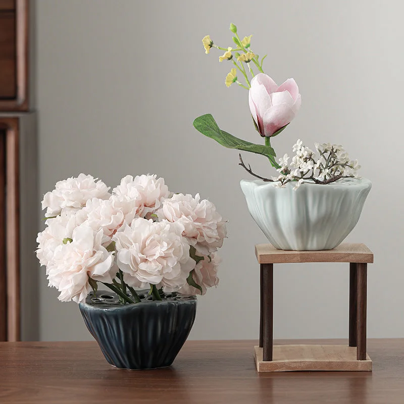 Minimalist glass vase for flowers-Gohobi Japanese Style Lotus White and Blue Table Vase