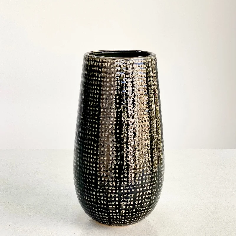 Luxury marble vase for upscale look-Diamondback Ceramic Round Large Vase