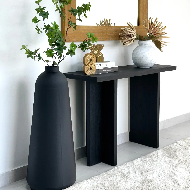 Small luxury vase for intimate setting-Metal Smooth Black Floor Vase