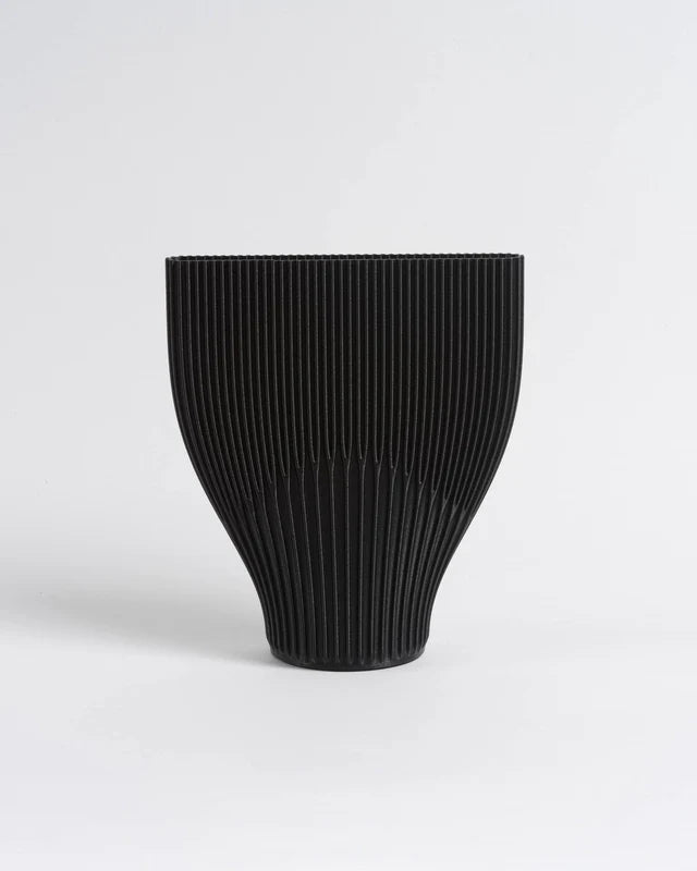 Large abstract vase for artistic flair-FLUKE VASE IN BLACK